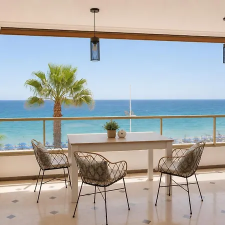 First Line Luxury Apartment *